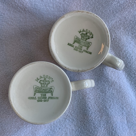 Queen Elizabeth II Silver Jubilee Tea Cups/Coffee Mug - Picture 4 of 9